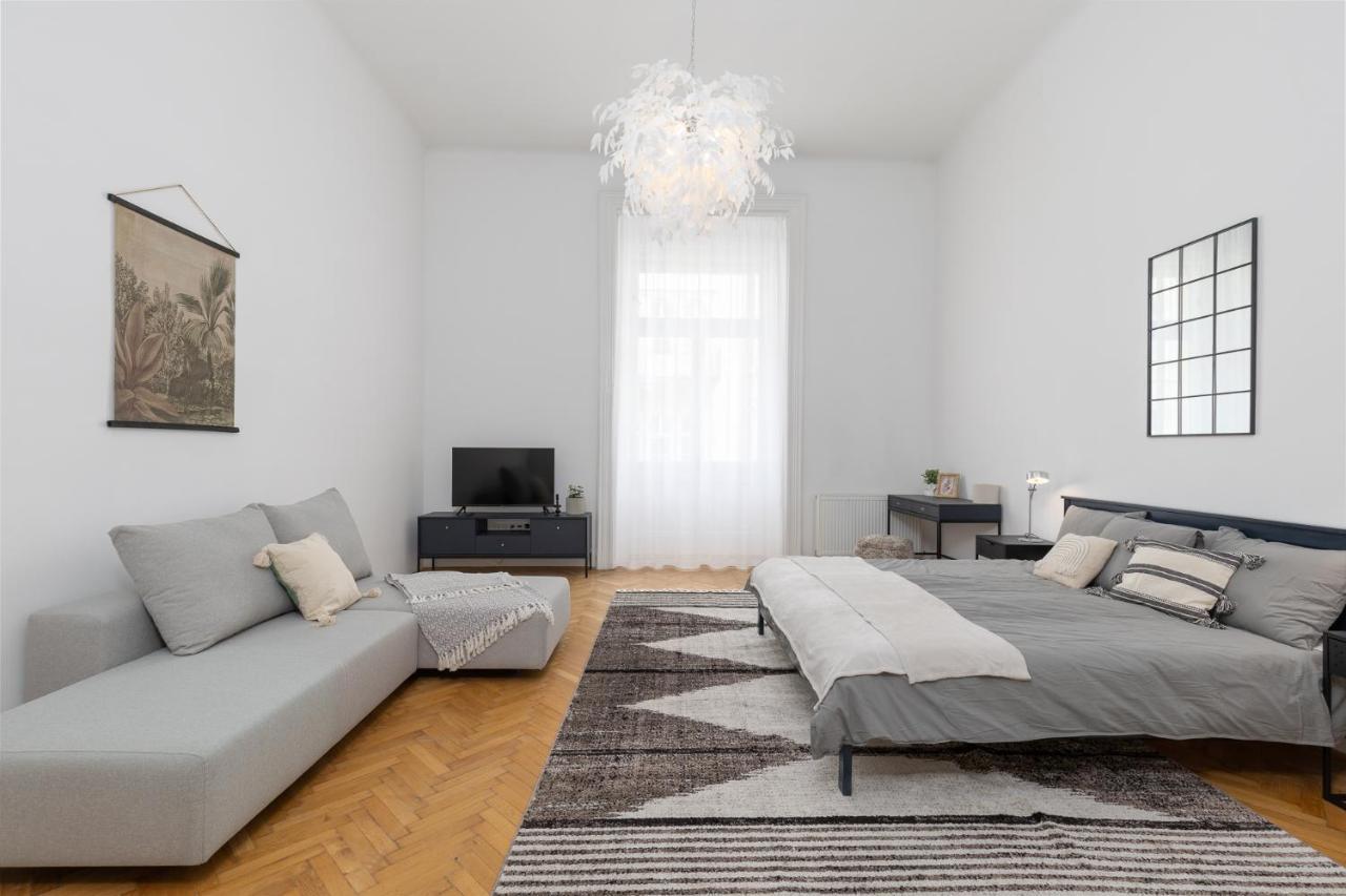 City Center Apartment With Balcony บูดาเปสต์ ภายนอก รูปภาพ